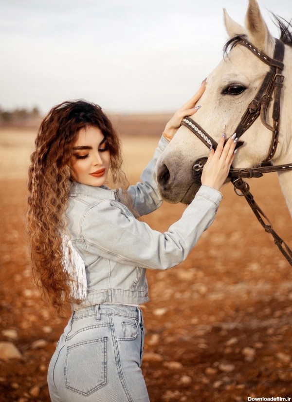 ژست عکاسی با اسب سفید 📷💓😍🥰🤩 - عکس ویسگون