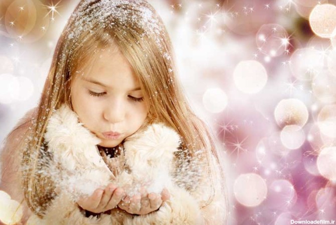 دانلود تصویر با کیفیت دختر در حال فوت کردن به برف