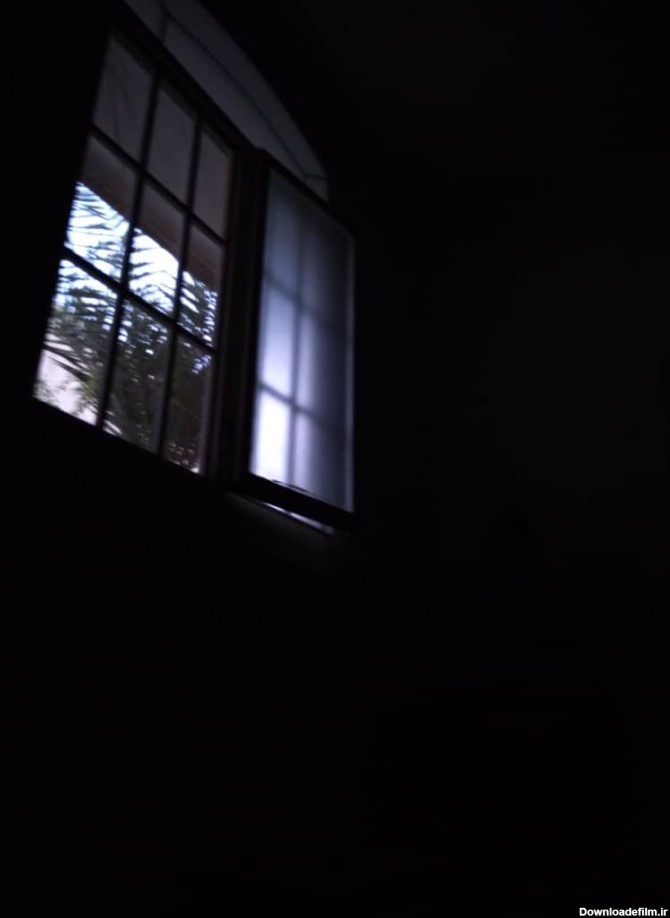 عکس پنجره اتاق در شب