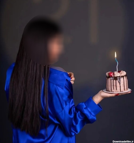 ژست عکس تولد با کیک دخترانه