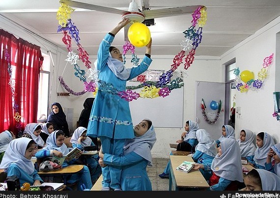 آذین بندی مدارس در ایام دهه فجر - مازندران (عکس)