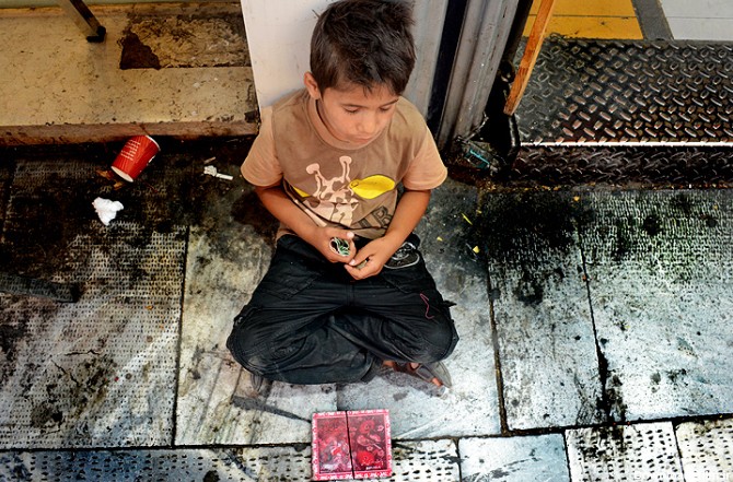 فرارو | (تصاویر) کودکان کار و خیابان در رویای مدرسه