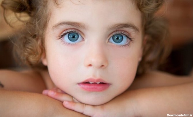 رنگ چشم نوزاد: چگونه نوزاد چشم رنگی داشته باشیم؟ + ۹ حقیقت جالب