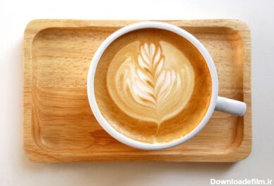 دانلود عکس نمای بالای یک لیوان قهوه لاته آرت