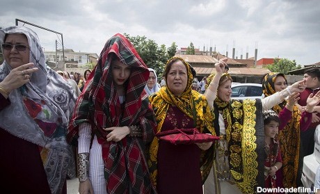 زیبایی عروسی ترکمن ها؛ لباس‌های صد رنگ و هزار نقش