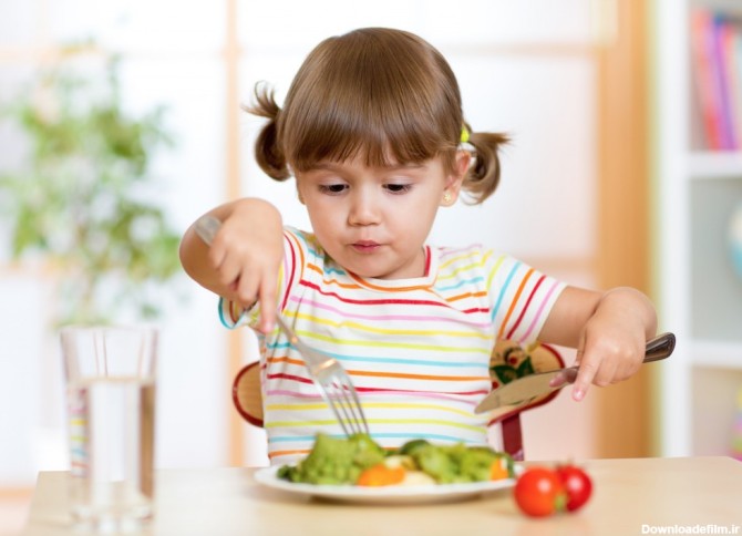 ۴ اشتباه والدین در غذا دادن کودکان/ چگونه از بدغذایی کودک جلوگیری ...