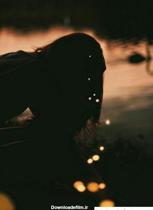 عکس دختر تنها و غمگین در شب ❤️ [ بهترین تصاویر ]