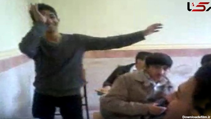 فیلم رقص و آواز دانش آموز ایرانی / شاهکار جلوی معلم با آهنگ شاد عروسی