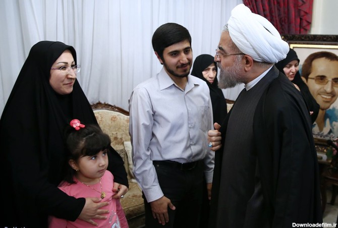 روحانی در منزل شهید شهریاری +عکس