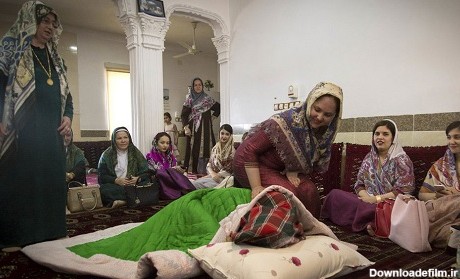 زیبایی عروسی ترکمن ها؛ لباس‌های صد رنگ و هزار نقش