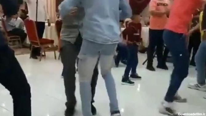 فیلم رقص شاد این سه تا پسر ایرانی با آهنگ شاد معروف تو تالار عروسی ...