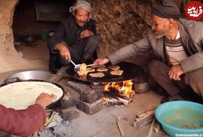 (ویدئو) پخت نان و کباب تابه ای با گوشت بره و گاو به سبک دو زوج غارنشین افغان