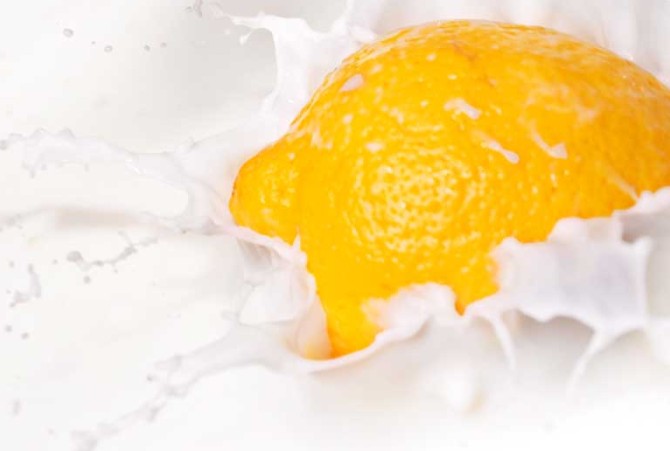 دانلود تصویر پرتقال داخل شیر