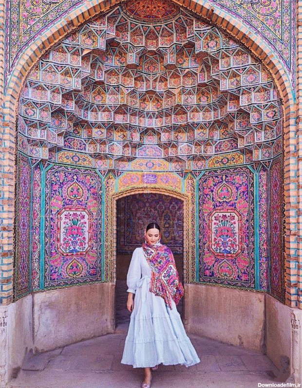 مسجد نصیرالملک شیراز معروف به مسجد رنگ‌ها