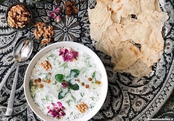 آب دوغ خیار یک غذای ایرانی سرد