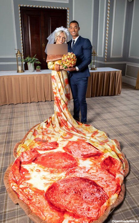 لباسی از پیتزا بر تن عروس خانم