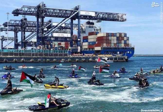 عکس/ تلاش فعالان استرالیایی برای توقیف کشتی صهیونیستی