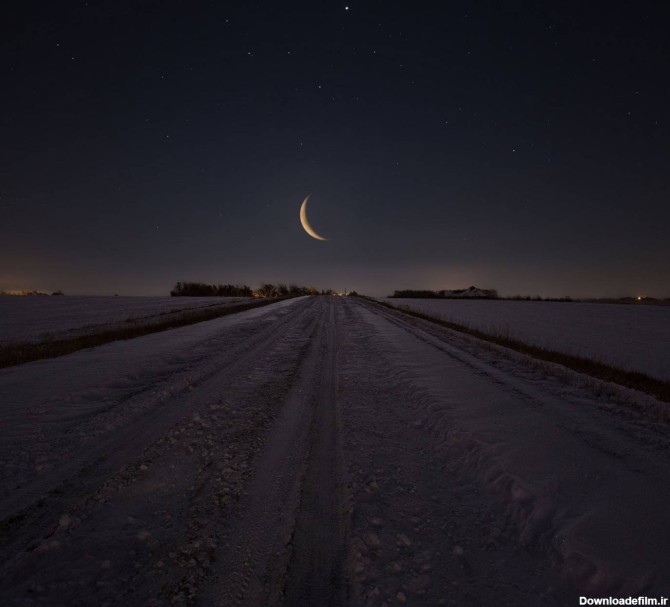 عکس زمینه جاده برفی وشب و ماه پس زمینه | والپیپر گرام