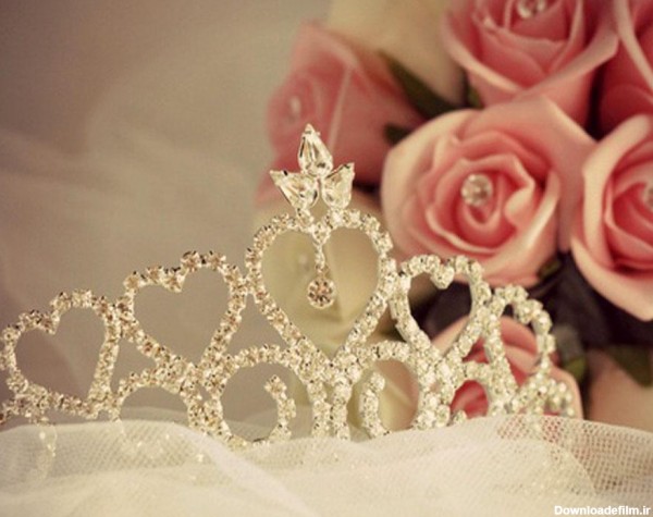 عکس تاج عروس نگین دار و گل های رز صورتی برای پروفایل دخترونه