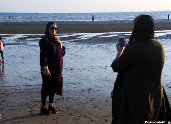 عکس دختر کنار دریا بندرعباس