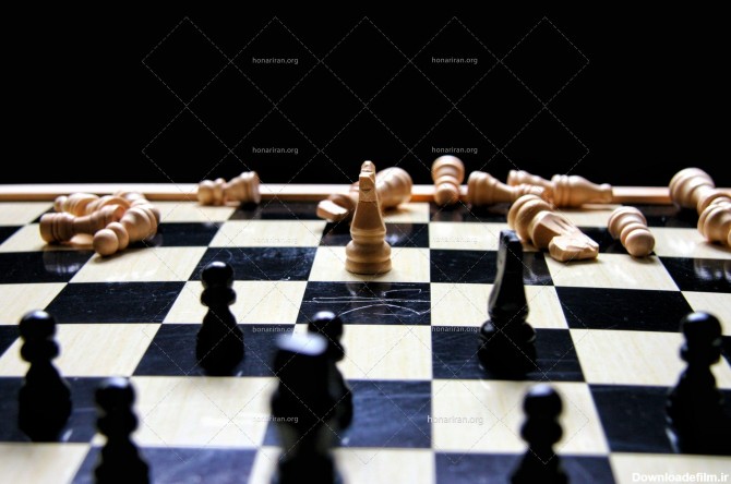 عکس با کیفیت مهره های شطرنج بر روی صفحه - نمایشگاه هنر ایران