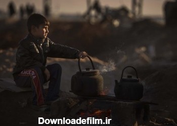 پذیرایی یک نوجوان از زوار حسینی در راه کربلا