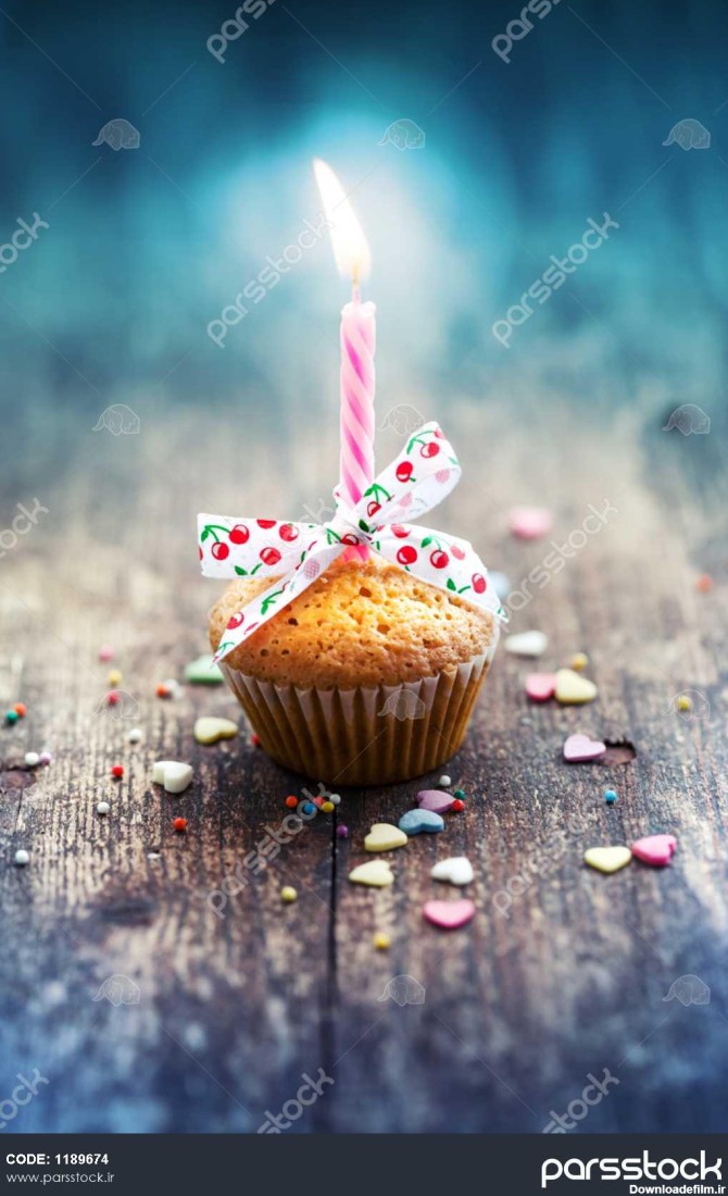 کیک کوچک با پاپیون و شمع - کارت تبریک تولد کارت تبریک ...