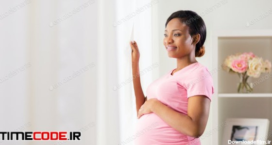 دانلود عکس استوک : زن باردار کنار پنجره Happy Pregnant Woman ...