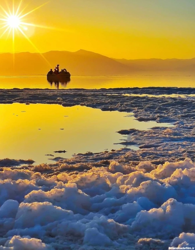 نمایی از غروب آفتاب در دریاچه ارومیه + تصاویر