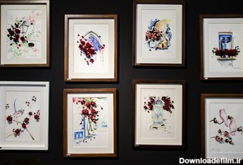 تابلوهای نقاشی آبرنگ که درآن ها از گل های طبیعی استفاده شده ، دریکی از غرفه های نمایشگاه گل و گیاه به فروش میرسد