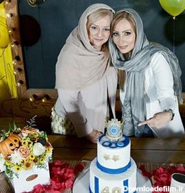 Noandish.com::: جشن تولد خانم بازیگر با کیک استقلالی (عكس)