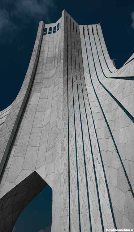 تصویر باکیفیت نمای نزدیک از برج آزادی