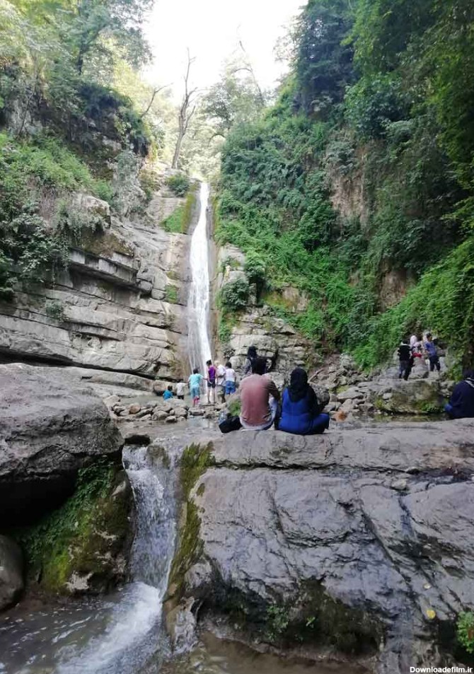 آبشار مصنوعی جنگل ناهارخوران