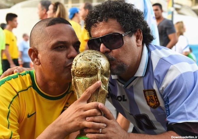 بوسه بدل مارادونا و رونالدو بر کاپ جام جهانی + عکس - تسنیم