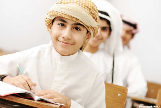 دانلود تصویر باکیفیت پسر بچه عرب در کلاس | تیک طرح مرجع گرافیک ایران