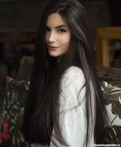 عکس دختری با موهای سیاه