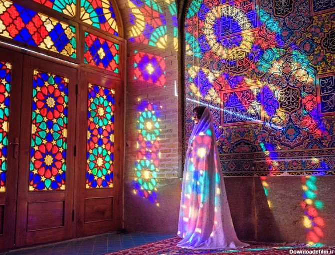 مسجد نصیرالملک در شیراز ، تلفیقی از بازی نور و رنگ