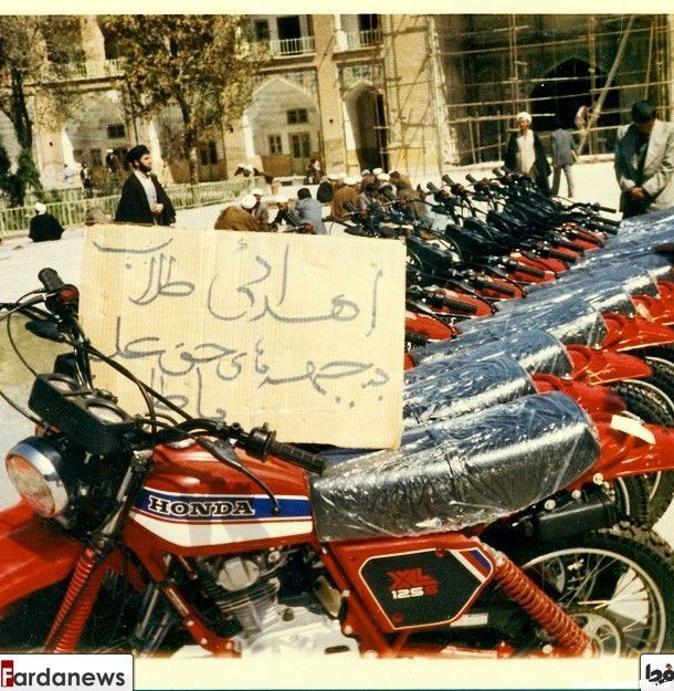 عکس/ «موتور‌‌های پرشی»‌ هدیه طلاب به جبهه‌ها !