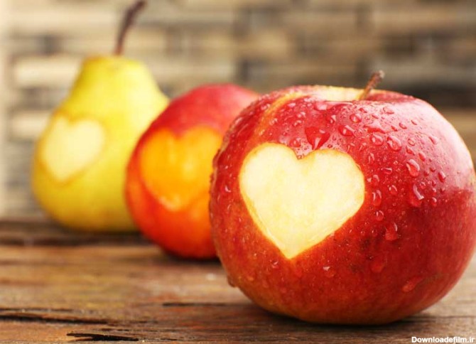 عکس زیبای از طرح قلب روی سیب