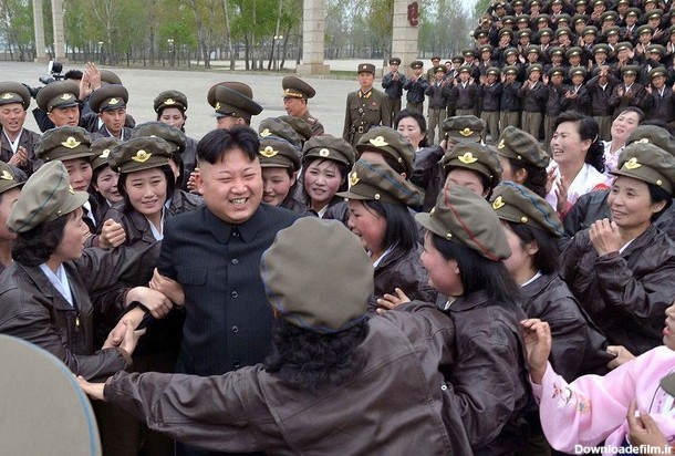 دیدار رهبر کره شمالی با زنان نظامی (عکس)