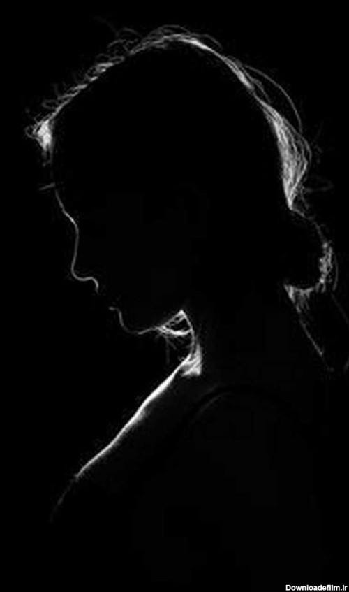 عکس دختر در تاریکی شب