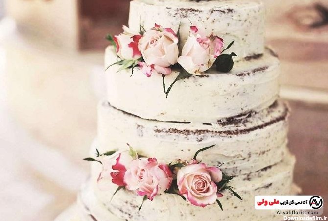 دیزاین کیک با گل رز سفید قرمز