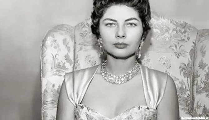 عکس تاریخی از لباس عروس ۳۰ کیلویی ملکه ایران!