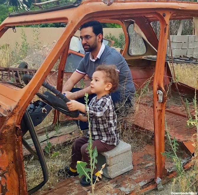 عکس | آذری جهرمی و فرزندش سوار بر ماشین بی‌بوق و بی‌صندلی ...