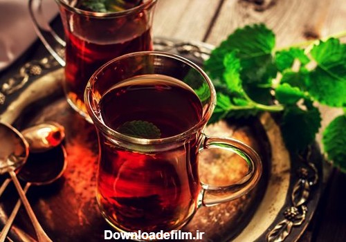 عکس با کیفیت از چایی و نعنای تازه (چای عصرانه در سینی)