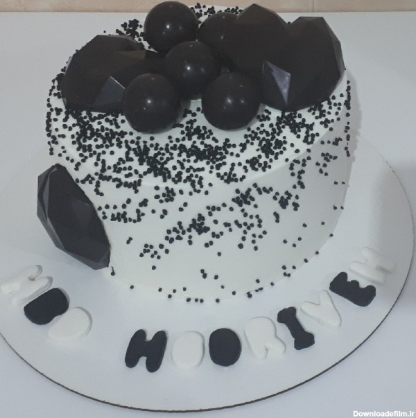 کیک تولد دخترانه با تم سفید مشکی | سرآشپز پاپیون
