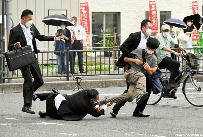 مشرق نیوز - عکس/ لحظه دستگیری ضارب نخست‌ وزیر ژاپن