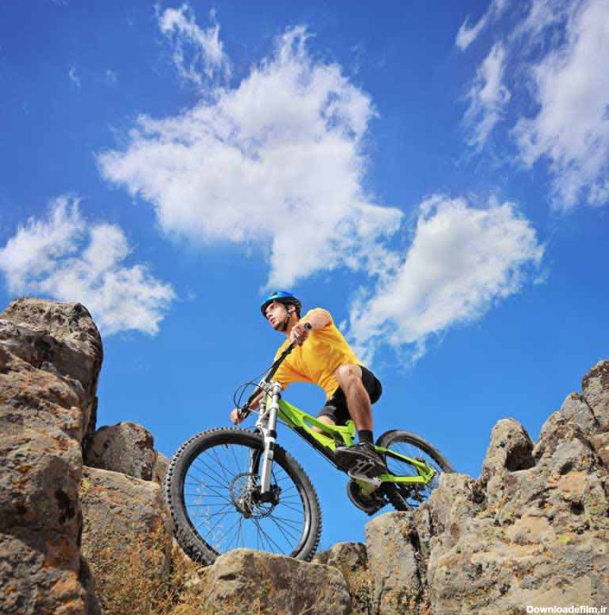 تصویر با کیفیت دوچرخه سواری در کوهستان