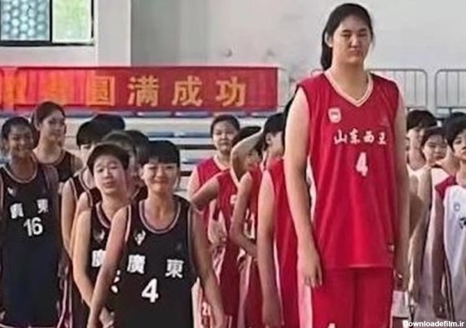 دختر بسکتبالیست چینی ۱۴ ساله با قد اعجاب‌انگیز +عکس - مشرق نیوز