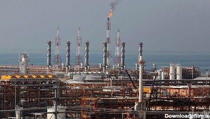 یک پالایشگاه گازی در میدان گازی پارس جنوبی در ساحل شمالی خلیج فارس در عسلویه ایران